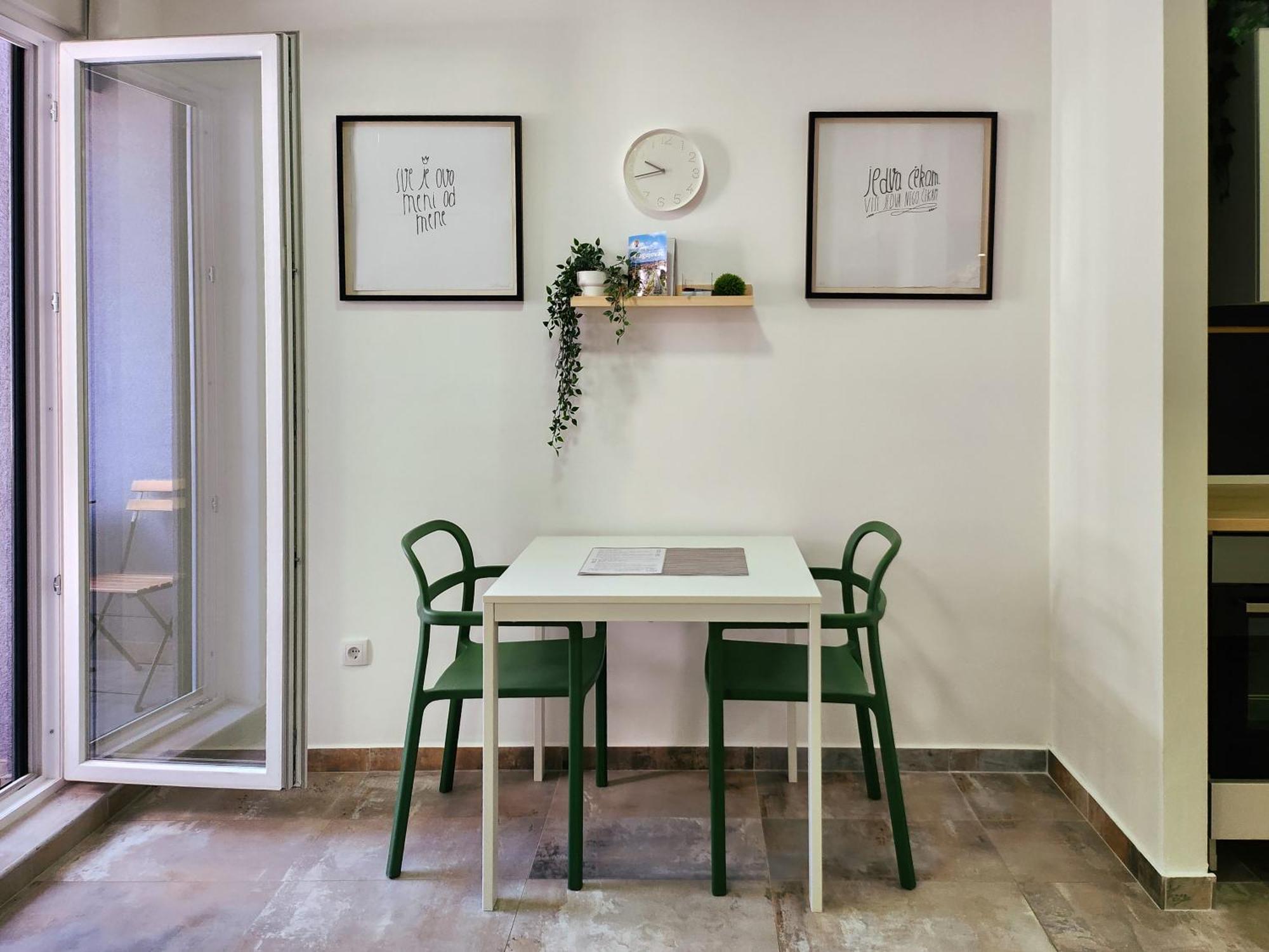 Oota Soko With Parking Garage Apartment Крагуевац Стая снимка